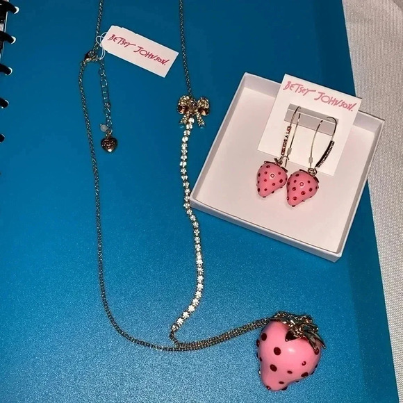 BETSEY JOHNSON Strawberry 🍓 Earrings & Necklace Set,NWT. - Picture 1 of 5